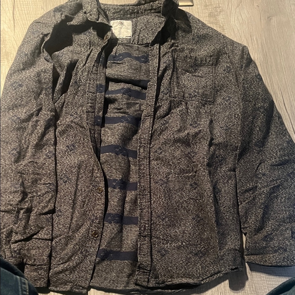 Men's Gray button up shirt on the byas XL